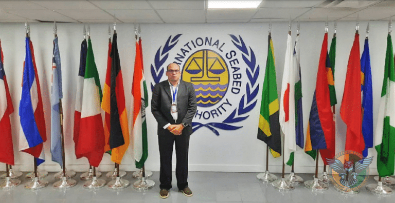 Capitão de Corveta (EN) Amilcar Aguilar Júnior apresenta estudos do IEAPM em Kingston