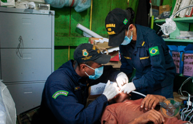 Navio hospitalar da Marinha retoma atendimentos na Terra Indígena Yanomami