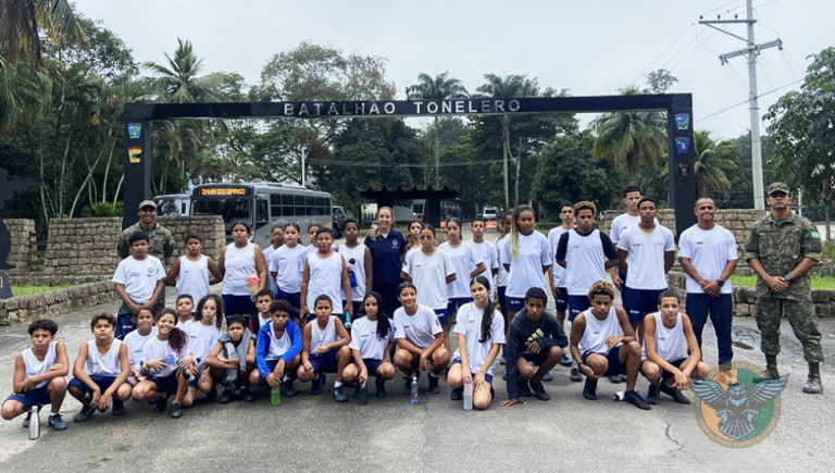 Visita ao Batalhão “Tonelero” encanta alunos do Profesp da BFNIF
