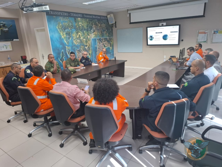 Comando do 2º DN inspeciona terminais marítimos na Baía de Todos os Santos