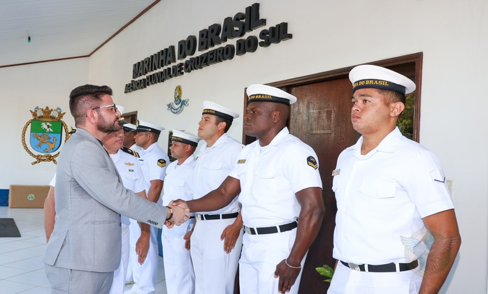 Governador do Acre visita Agência Fluvial de Cruzeiro do Sul
