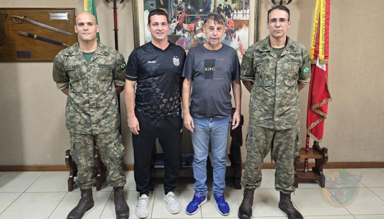 Batalhão Riachuelo e São Cristóvão FR oficializam cooperação para preparação de equipe de futebol