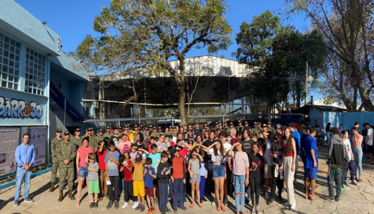 Marinha entrega sexta escola reformada em Porto Alegre na Operação “Taquari 2”