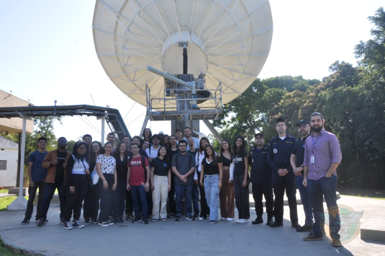 ERMRJ recebe alunos da UFF para visita Técnica em Telecomunicações