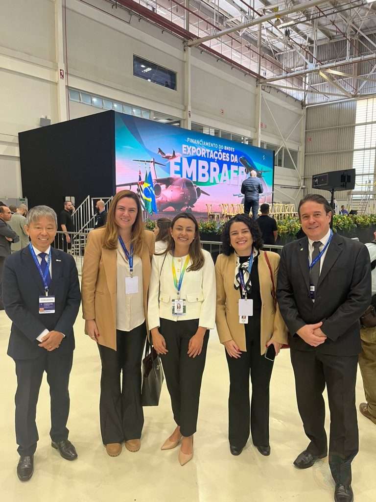 Embraer recebe apoio do BNDES e gera 900 novos empregos no Brasil