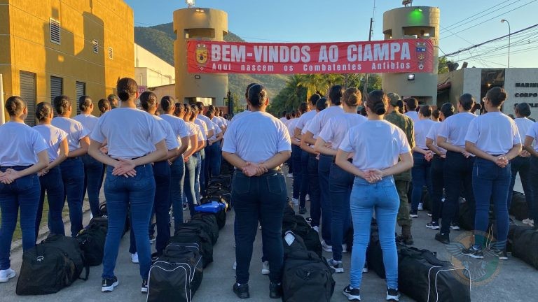 Marinha do Brasil recebe segunda turma feminina de Fuzileiros Navais