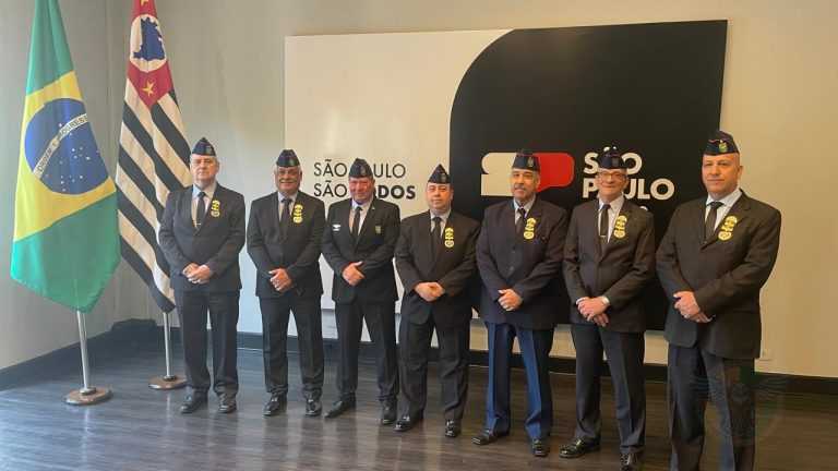 AVFAB realiza cerimônia de acendimento da Fonte de Honra e entrega Medalha de Mérito
