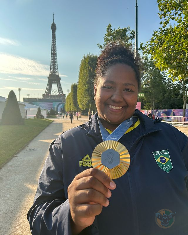 Sargento Beatriz Souza conquista primeiro ouro para o Brasil em Paris
