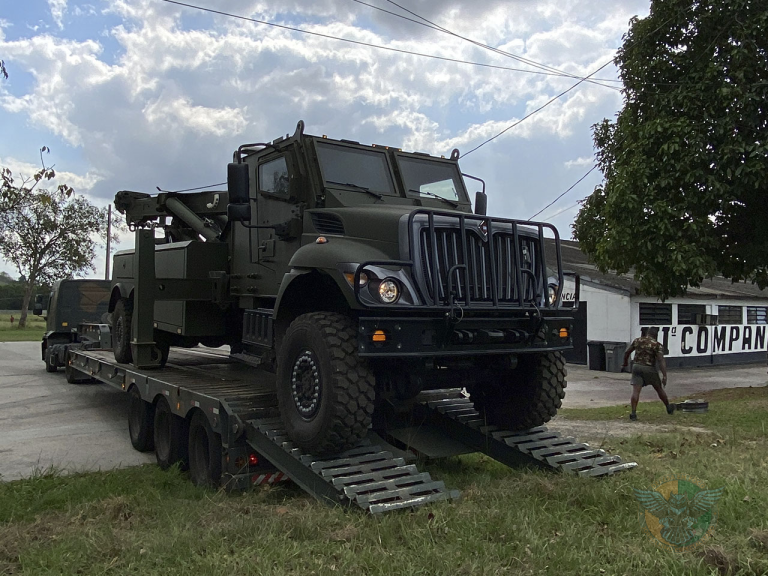 Novo blindado MaxxPro MRV-PK chega ao 25º B Log no Rio de Janeiro
