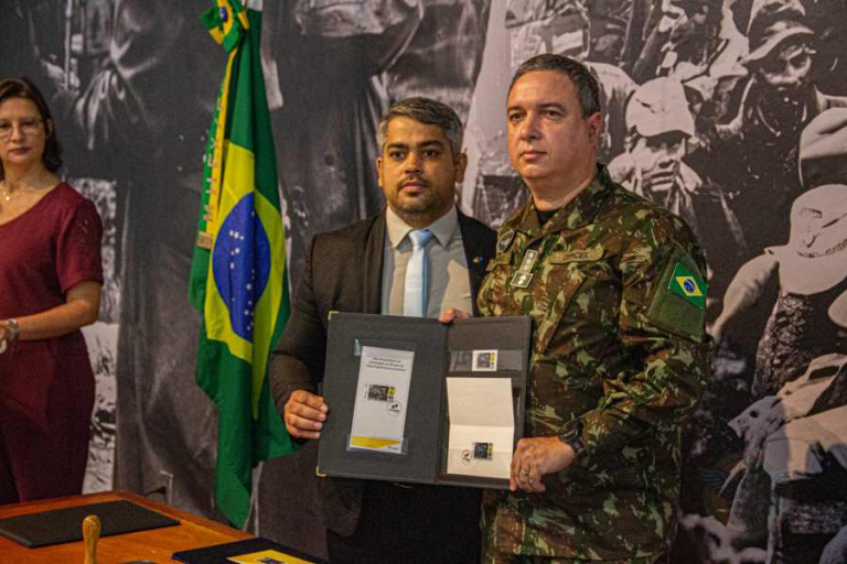 Exército lança selo comemorativo pelos 80 anos do embarque da FEB