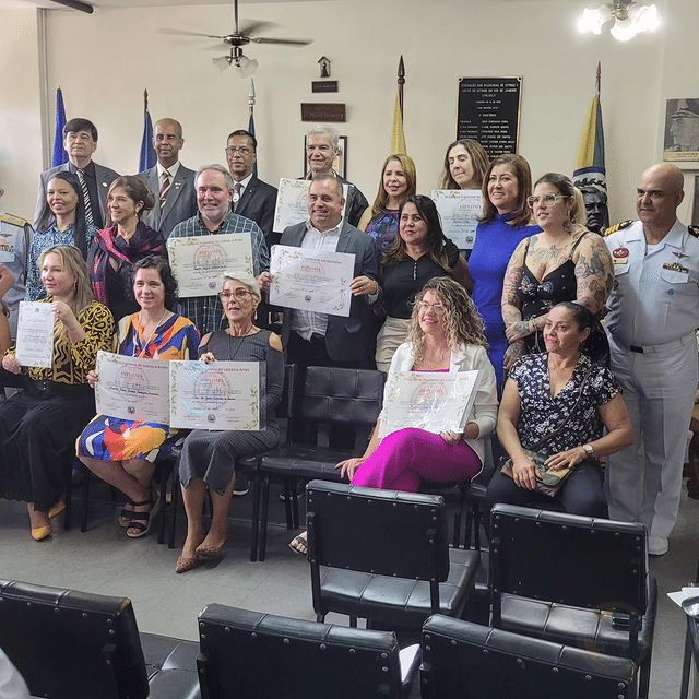 AILA realiza sessão solene de 31 anos e homenageia militares da Marinha e líderes culturais
