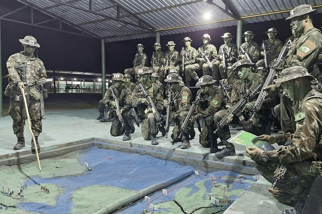 Alunos do NPOR do 1° BIS realizam Operação Ribeirinha na Amazônia Ocidental