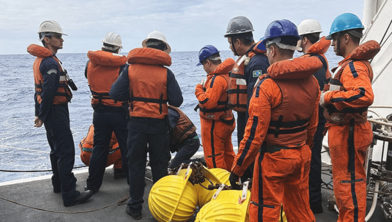 Navio Oceanográfico “Antares” apoia programas de pesquisa em Comissão PNBOIA/SAMOC