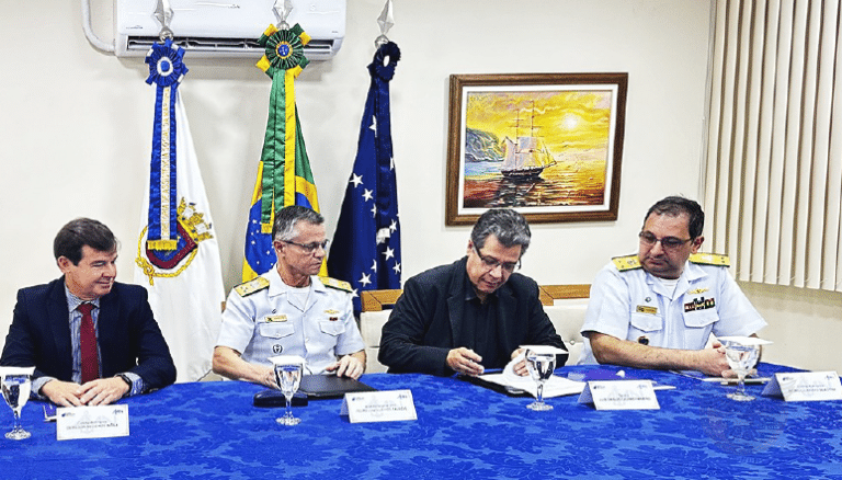 Convênio entre Marinha e ASCOFERJ visa capacitar militares para o setor farmacêutico