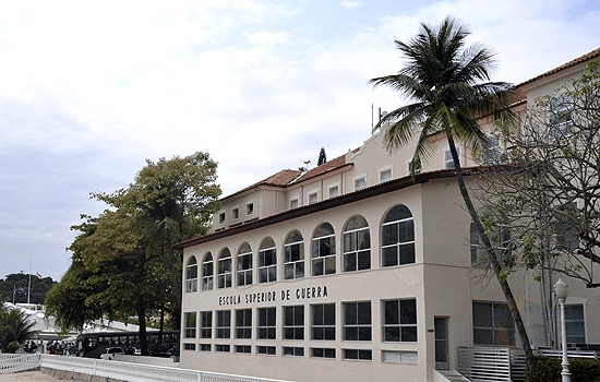 Escola Superior de Guerra comemora 75 anos de história e formação de líderes