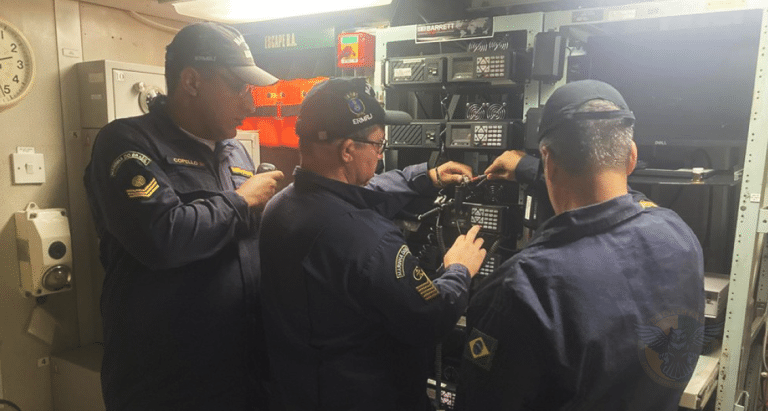 NDCC “Almirante Saboia” recebe análise detalhada de comunicação pela ERMRJ