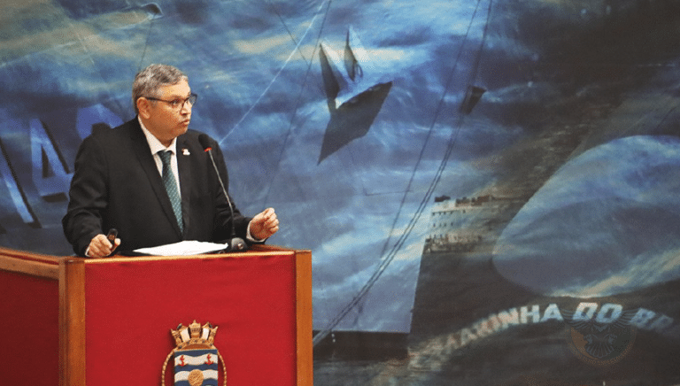 Aspirantes da Escola Naval participam de palestra sobre a Marinha Mercante na Segunda Guerra