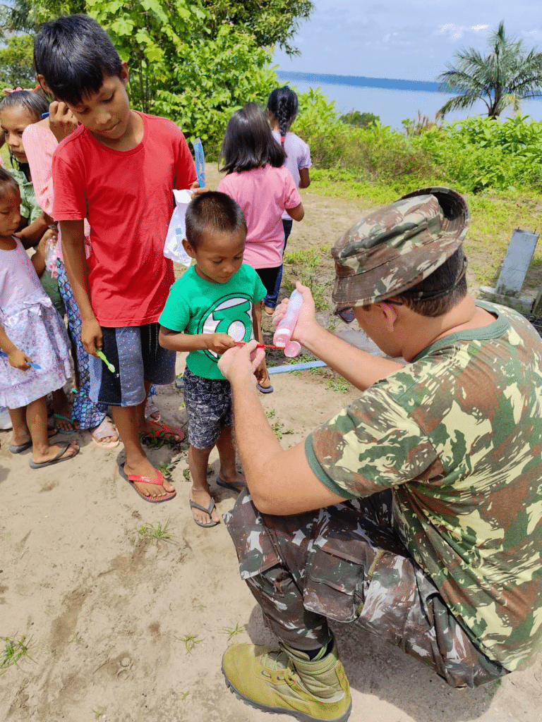 Exército Brasileiro apoia Expedição Humanitária no Médio Rio Negro