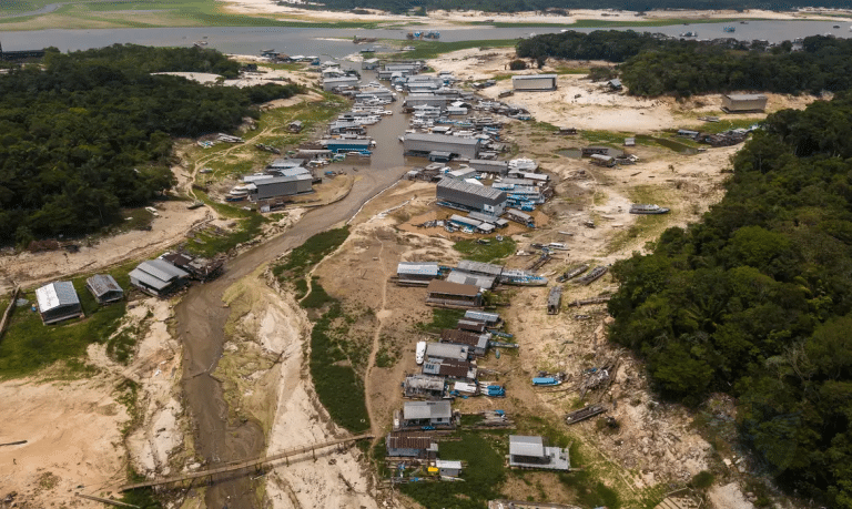 Seca histórica atinge rios da Amazônia: Solimões está 3 metros abaixo da média