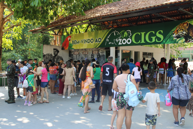 Zoológico do CIGS atrai milhares em comemoração ao Dia do Soldado