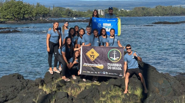 Jovens de comunidades carentes do Rio competem em Mundial de Canoa Havaiana e retornam ao Brasil