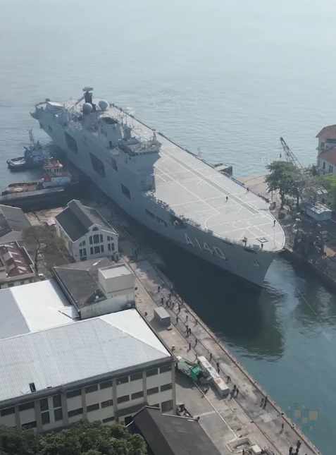 Navio Aeródromo Atlântico passa por sua primeira docagem no Arsenal da Marinha