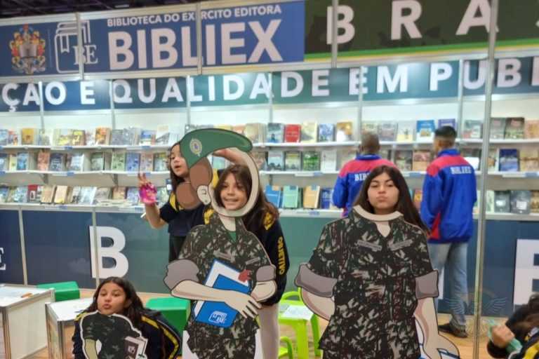 Biblioteca do Exército apresenta novidades na 27ª Bienal do Livro de São Paulo