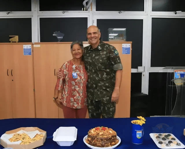 Laurinete Alves é homenageada pelo CMNE por 45 anos de compromisso com o Exército