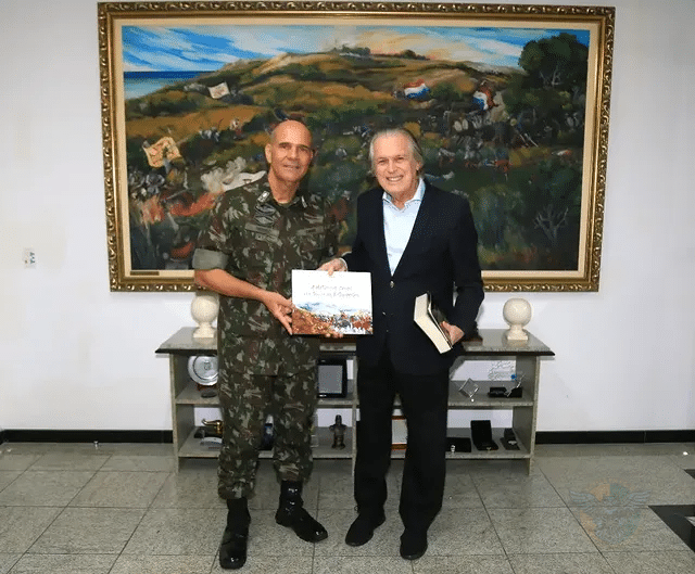 Deputado Luciano Bivar visita CMNE e conhece projeto da Escola de Sargentos do Exército