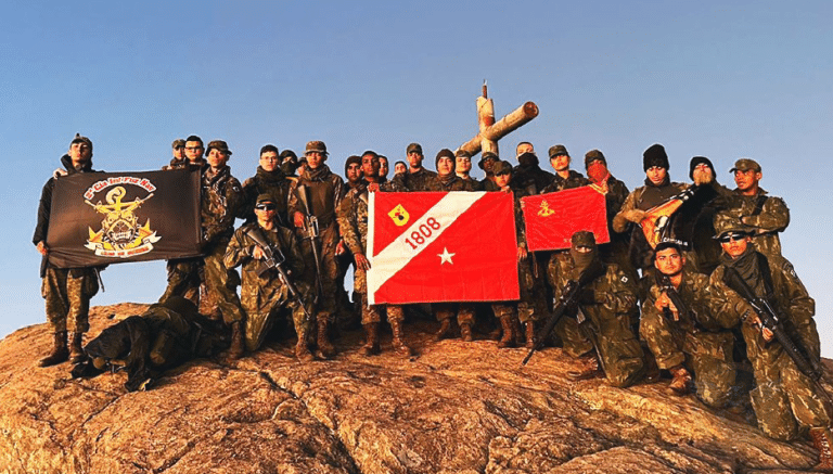 Batalhão “Paissandu” realiza expedição desafiadora ao Pico da Bandeira