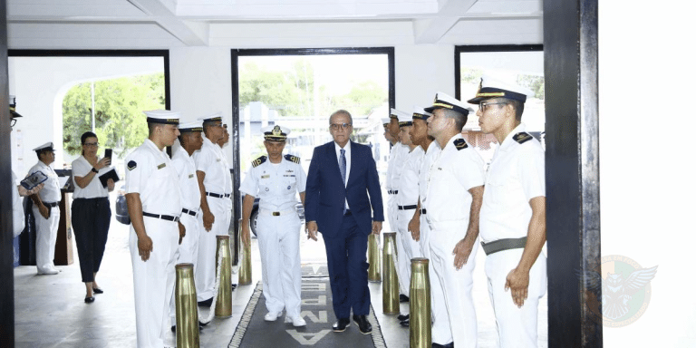Senador Fernando Dueire visita Escola de Aprendizes-Marinheiros de Pernambuco