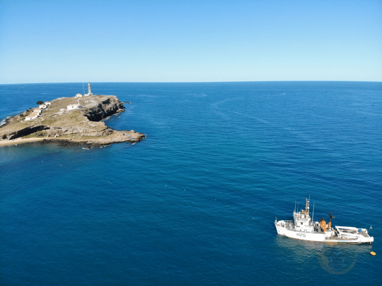 Navio Hidrográfico “Tenente Boanerges” apoia operações em Abrolhos