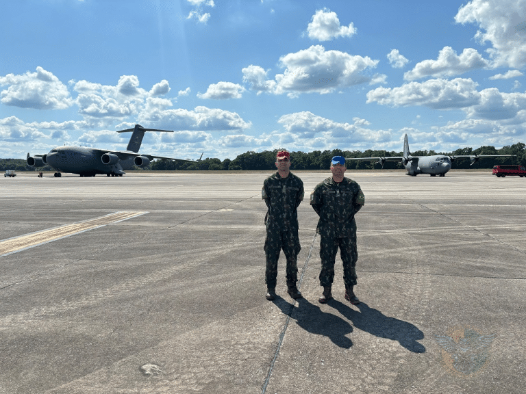 Paraquedistas do Exército Brasileiro concluem cursos avançados nos EUA