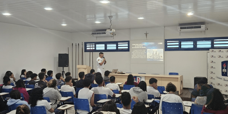 AgPenedo realiza palestras sobre História Naval e Poder Marítimo na Operação Cisne Branco