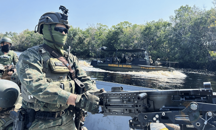 Força Naval da Operação Ágata Amazônia reforça combate a ilícitos transfronteiriços