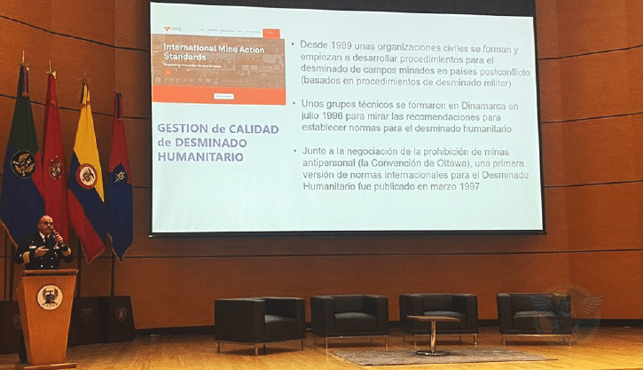 GMI-CO ministra palestras sobre desminagem em congresso e curso na Colômbia