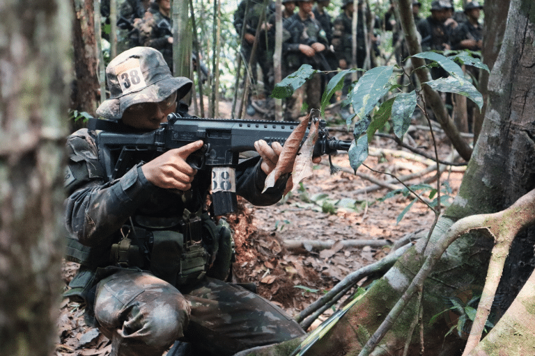 Alunos do Cursos de Operações na Selva avançam na fase de Técnicas Especiais rumo ao título de Guerreiro de Selva