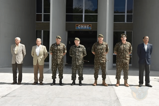 Ministro do STM visita CMNE e conhece projeto da Escola de Sargentos
