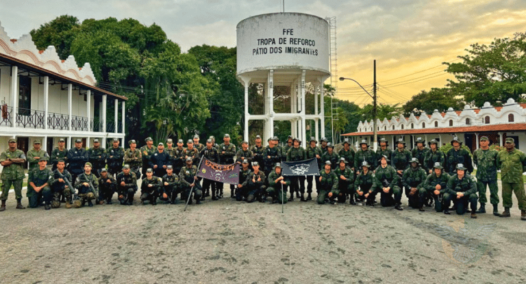 Curso conjunto de Cães de Guerra une Marinha e Exército em treinamento