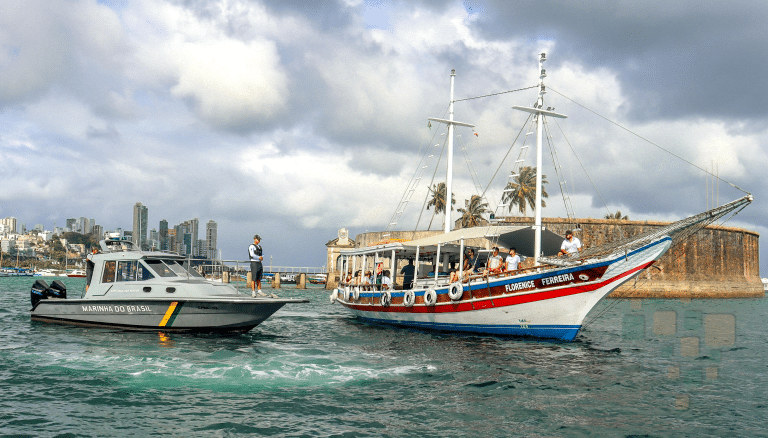 Marinha intensifica fiscalização de embarcações na terceira fase da “Travessia Segura” na Bahia