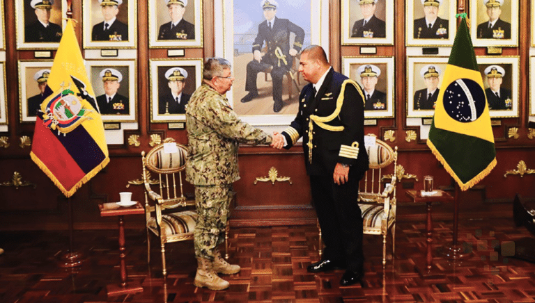 Marinha do Brasil e Armada do Equador discutem cooperação e segurança marítima