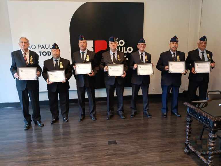 AVFAB homenageia veteranos da Força Aérea em cerimônia de acendimento da Fonte de Honra