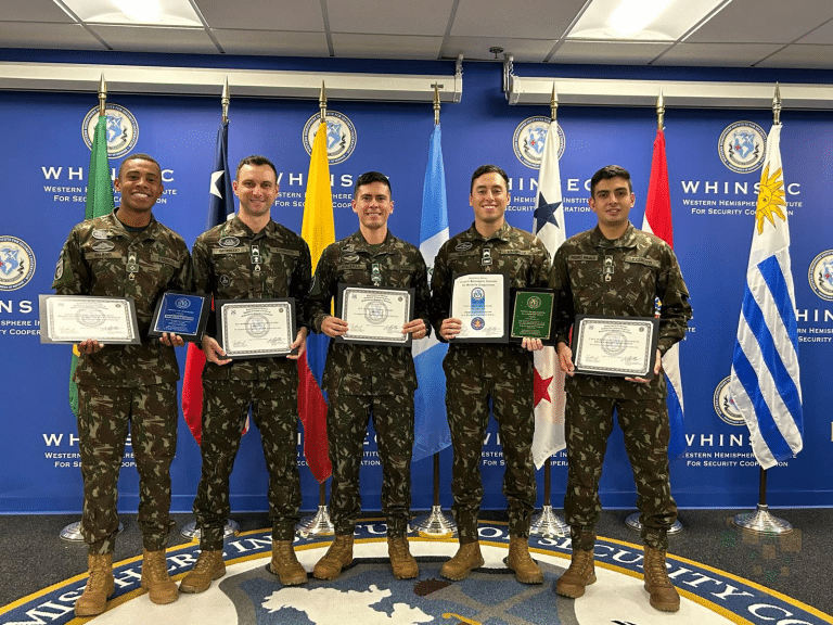 Brasileiros se destacam no Curso Básico de Liderança do Exército dos EUA