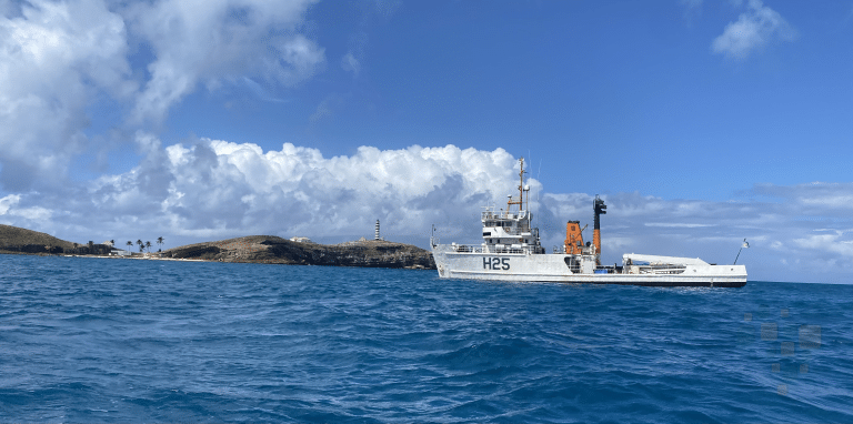 Navio Hidrográfico “Tenente Boanerges” apoia a segurança da navegação na Comissão “ABROLHOS V”