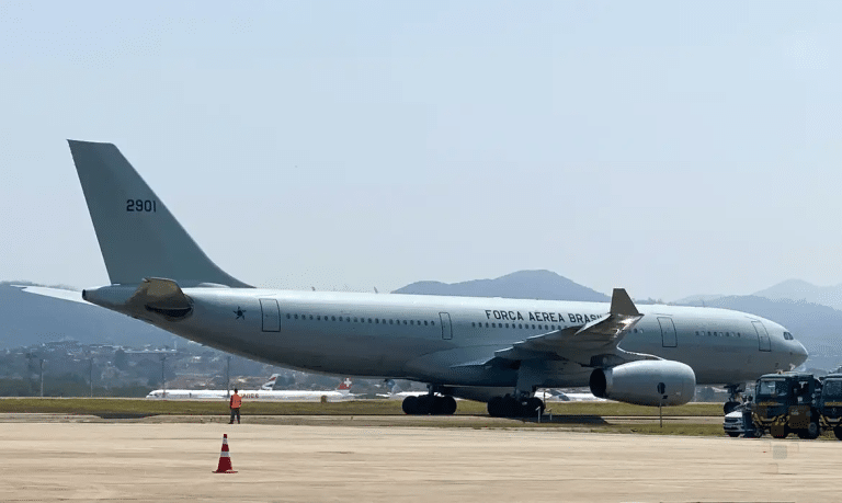 KC-30 da FAB decola para mais uma missão de repatriação no Líbano