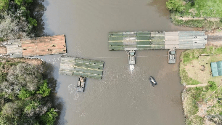 Exercício com Ponte Modular Pesada adestra Batalhões de Engenharia em SC