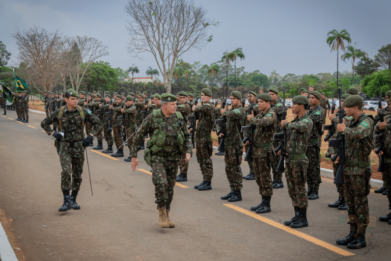 Comandante do Exército reforça operações e infraestrutura em visita ao CMP