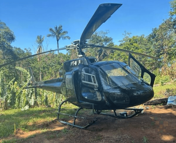 FAB intercepta helicóptero ilegal em ação contra crimes na Terra Yanomami