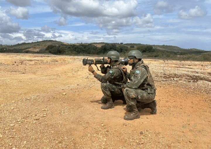 Fuzileiros Navais aprimoram habilidades com munição anticarro em Sergipe