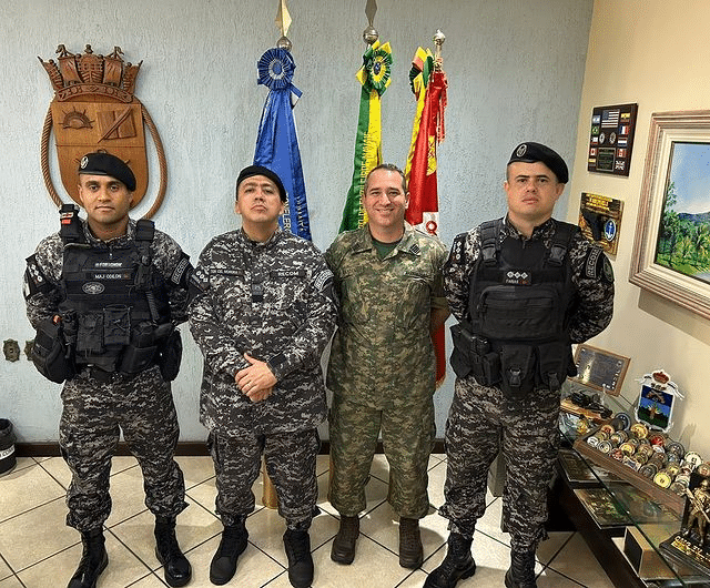 Comandante do RECOM visita CIAMPA e reforça parceria entre PMERJ e Marinha